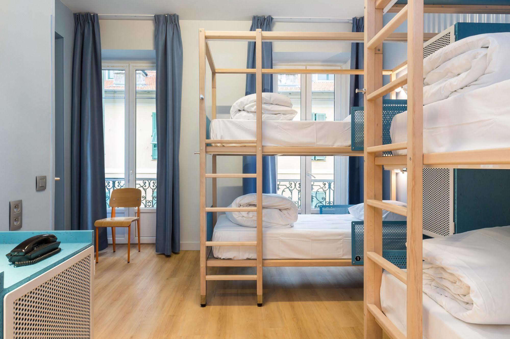 Ozz By Happyculture Hostel